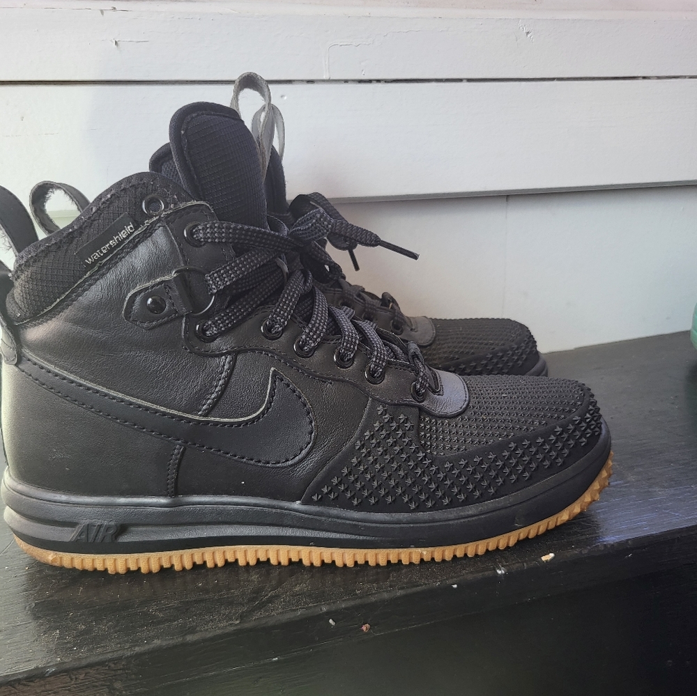 Nike af1 boot